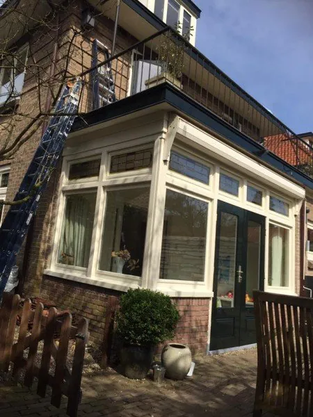 Geschilderde kozijnen en veranda — buitenschilderwerk Amersfoort