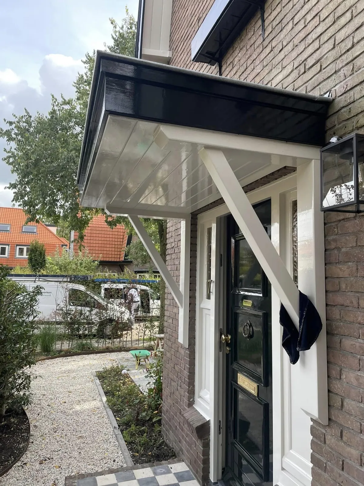Vakkundig schilderwerk aan voordeur en luifel — W. Beumer Schilderwerken Amersfoort